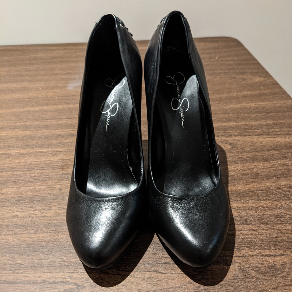 Jessica Simpson pumps